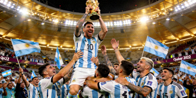 2022年卡塔尔世界杯阿根廷队捧杯瞬间